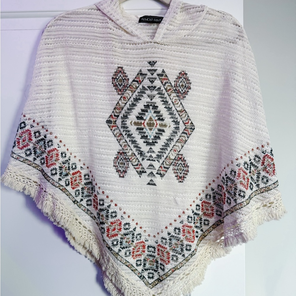 Geometric Pattern MEDIUM Poncho